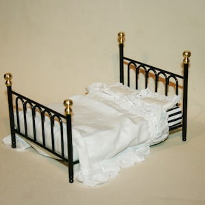Dolls House Black Cast Iron Double Bed & Bedding Miniature Bedroom Furniture - 12th scale. From CosediunaltroMondo Italy
