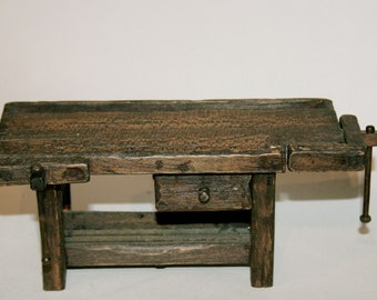 Mesa de carpintero - Miniatura hecha a mano - Muebles de madera para casa de muñecas a escala 12 - CosediunaltroMondo Italia