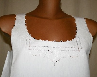 White cotton Embroidered Nightgown/ Scalloped Old /Cotton Floral Embroidery /Lingerie / Hand Stitched /Flowers/Pajamas