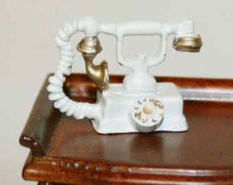 Telefono antico vittoriano bianco e oro - Accessori per casa delle bambole in miniatura scala 12 - CosediunaltroMondo Italia - regalo