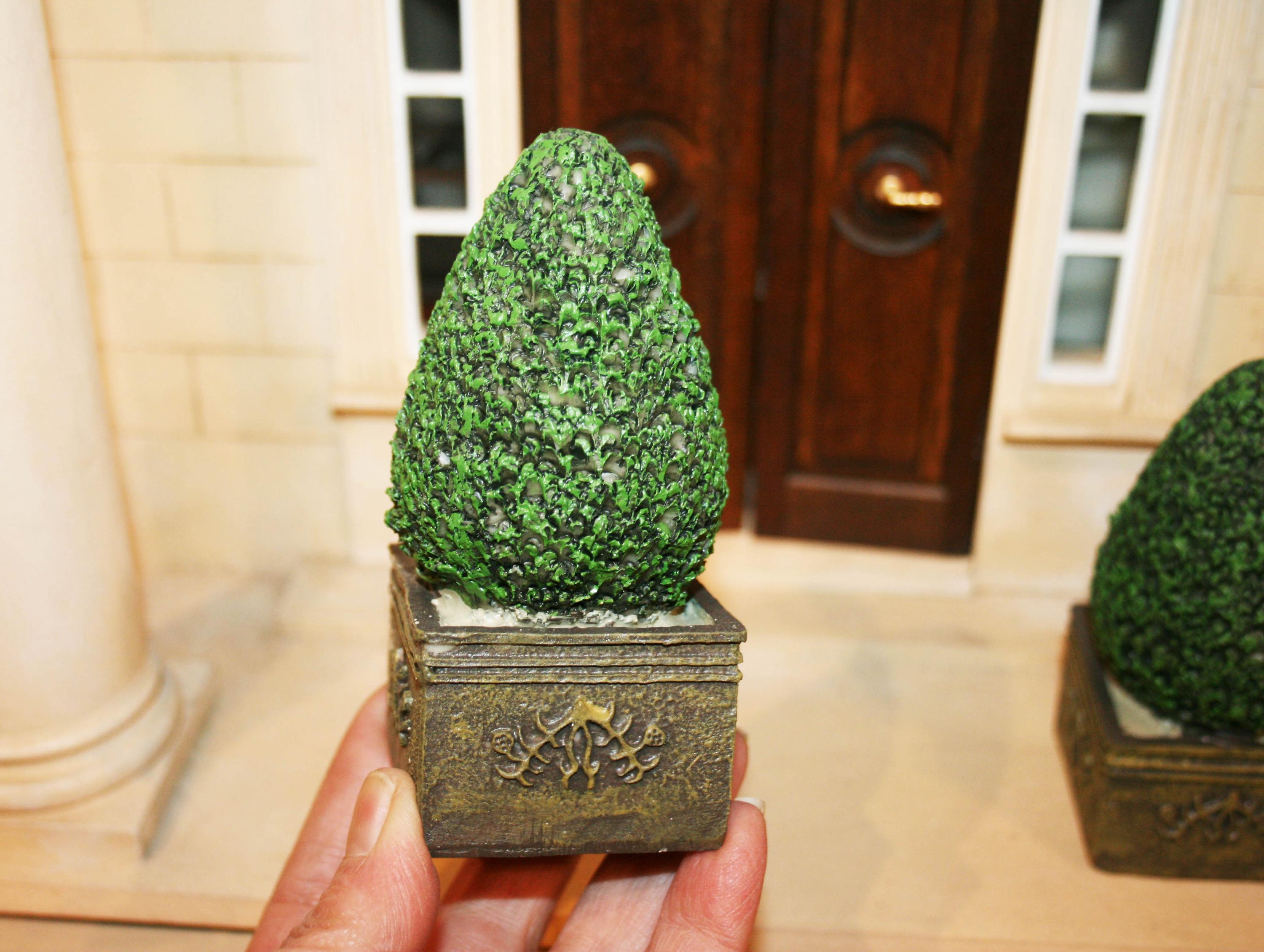 Resin green topiary -DOLLHOUSE Miniatures - Garden plant Accessories -Scale 1:12 miniature -CosediunaltroMondo Italy -gift