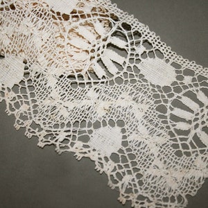 Dentelle Antique 3,30 mètres, Dentelle de Couleur Beige, Galeries LaFayette - made in France -Pièce Unique, shabby chic, inutilisée