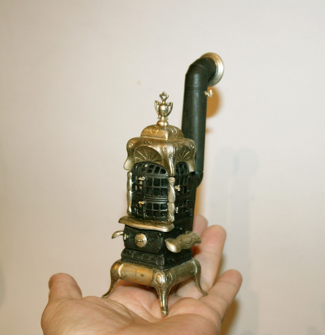 Odoria Estufa Miniatura De Madera Para Casa De Muñecas – Cocina Victoriana Rústica Escala 1/12, Color Negro Anticuado Con Chimenea Y Tapa, 4,4x4,4x14,2 Cm