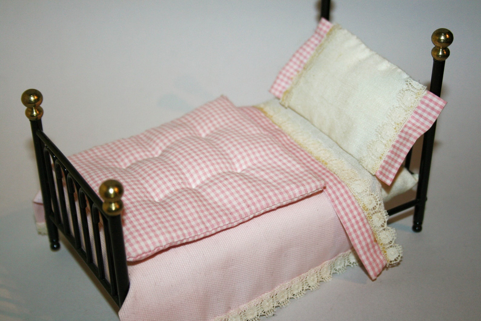 dollhouse single bed