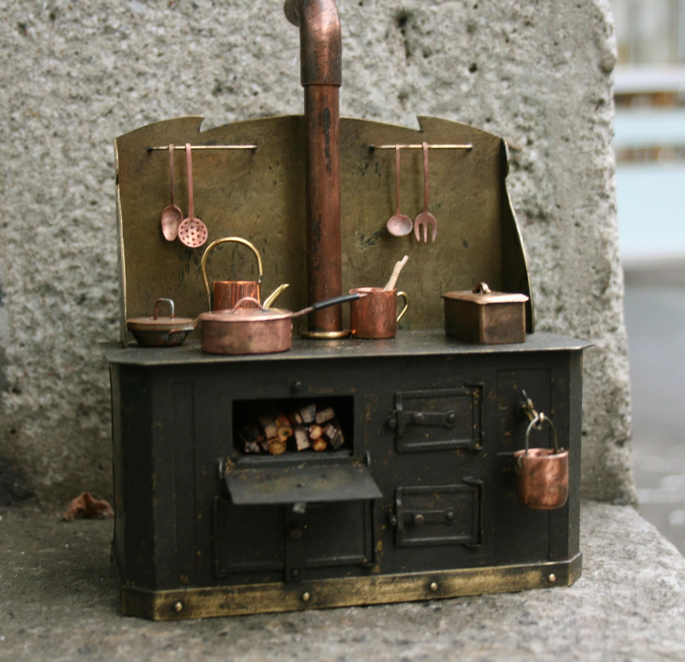 DOLLHOUSE MINIATURES 