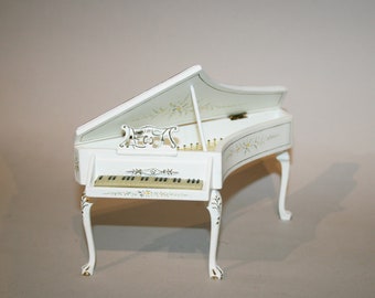 White Piano, wooden furniture, DOLL HOUSE MINIATURES -  Artisan Handmade Miniature 1:12 scale. From CosediunaltroMondo Italy