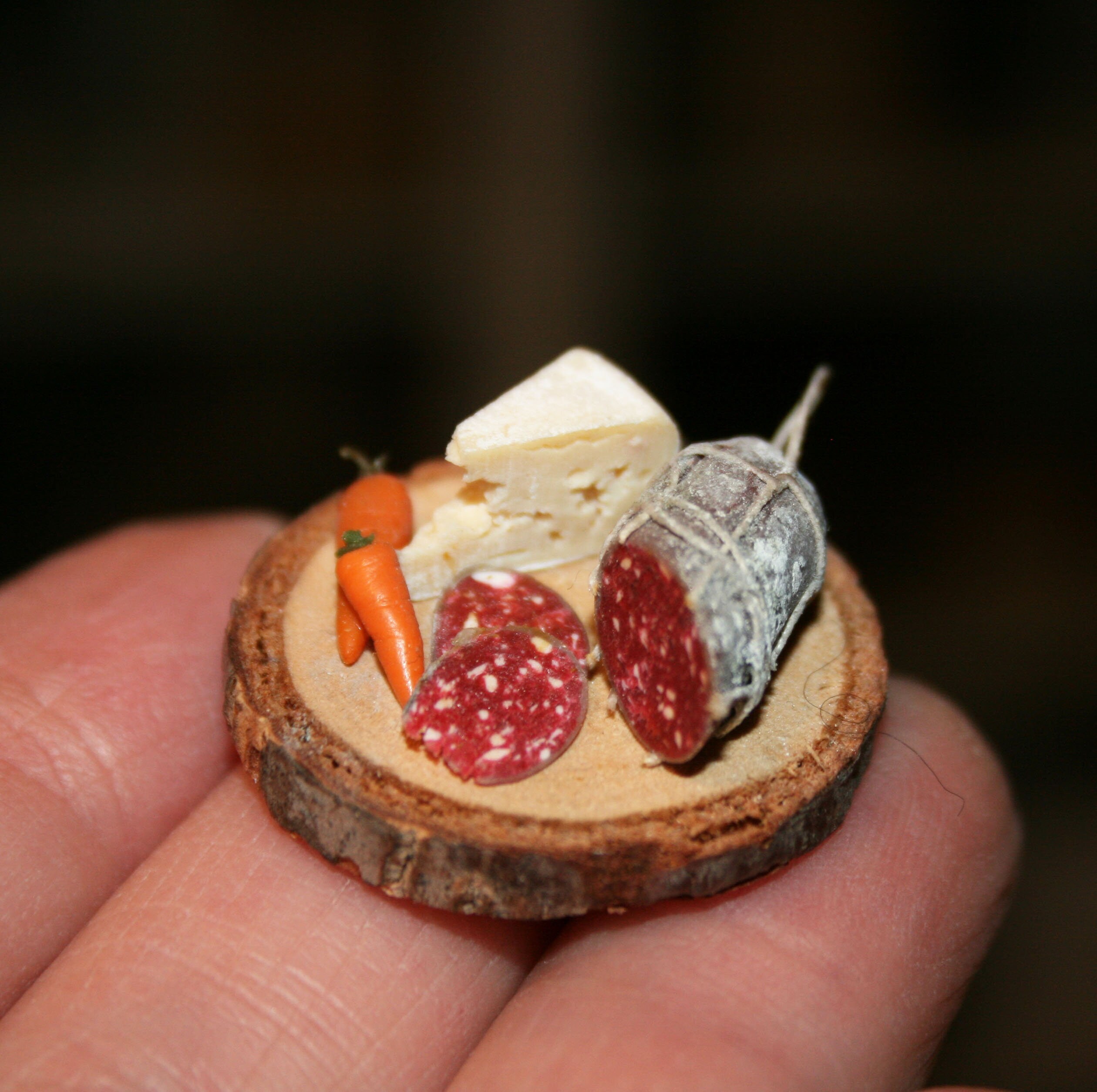 Salame Intero In Miniatura Per Casa Delle Bambole - Scala 1:12 - Con Corda Per Appendere B0120 Aztec