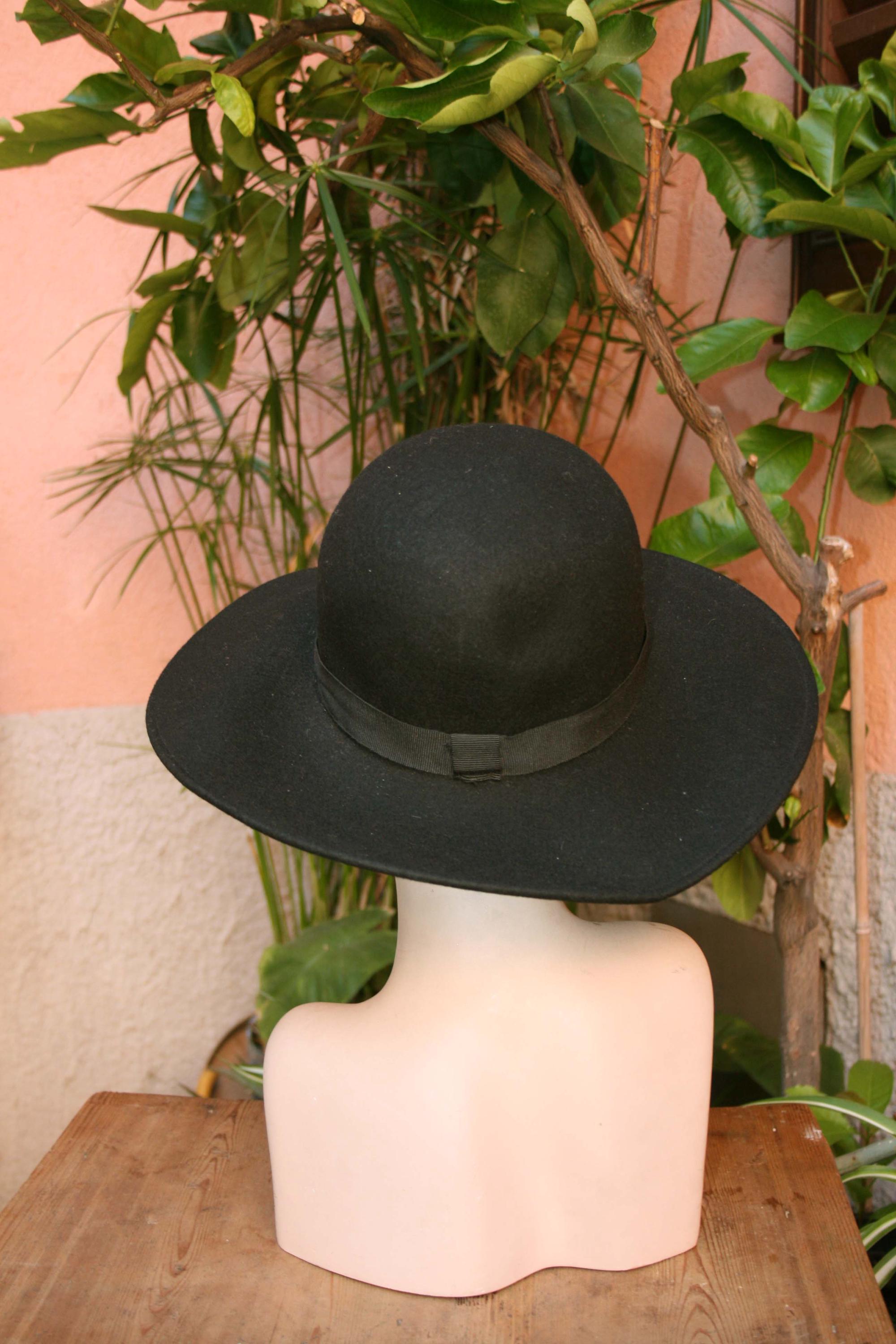 Large Black Felt Hat, 1980s Fashion- Wool Hat- Felt Hat- Vintage Hat ...