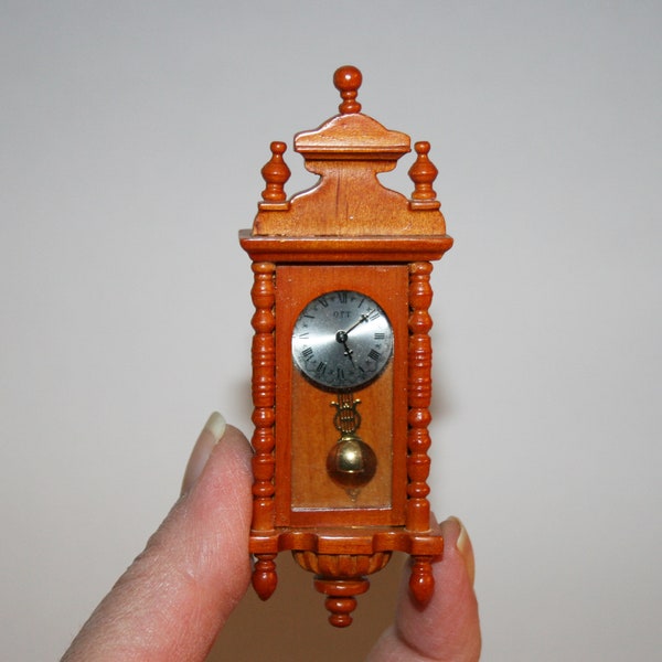 DOLLHOUSE MINIATURES " Working wall clock "  Artisan Handmade Miniature in 12th scale. From CosediunaltroMondo Italy Milano