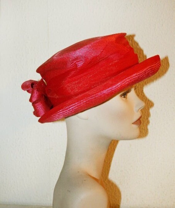 RED Straw Hat - Women display picture 2