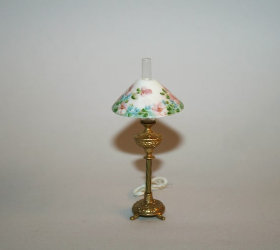 Lampada Da Tavolo In Miniatura Per Casa Delle Bambole - Porcellana Con Fiori Blu, Gialli E Rosa - Scala 1:12