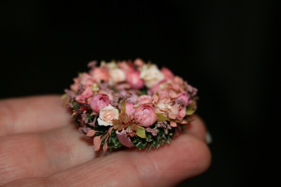 1:12 pequeñas Arcilla Polimérica Guirnalda De Rosa Y Blanco Flores Casa de muñecas en miniatura S 