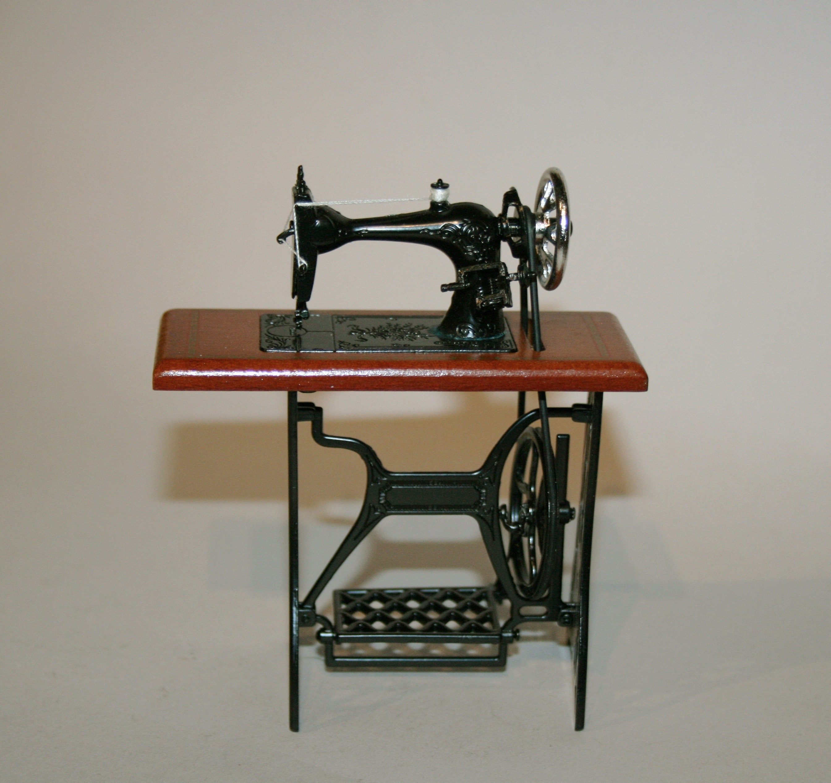 Ehskzjh Mini Machine À Coudre Miniature Machine À Coudre Modèle Table