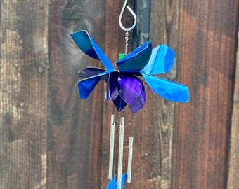 Wind Chime Metal fuchsia with hummingbird and crystal.