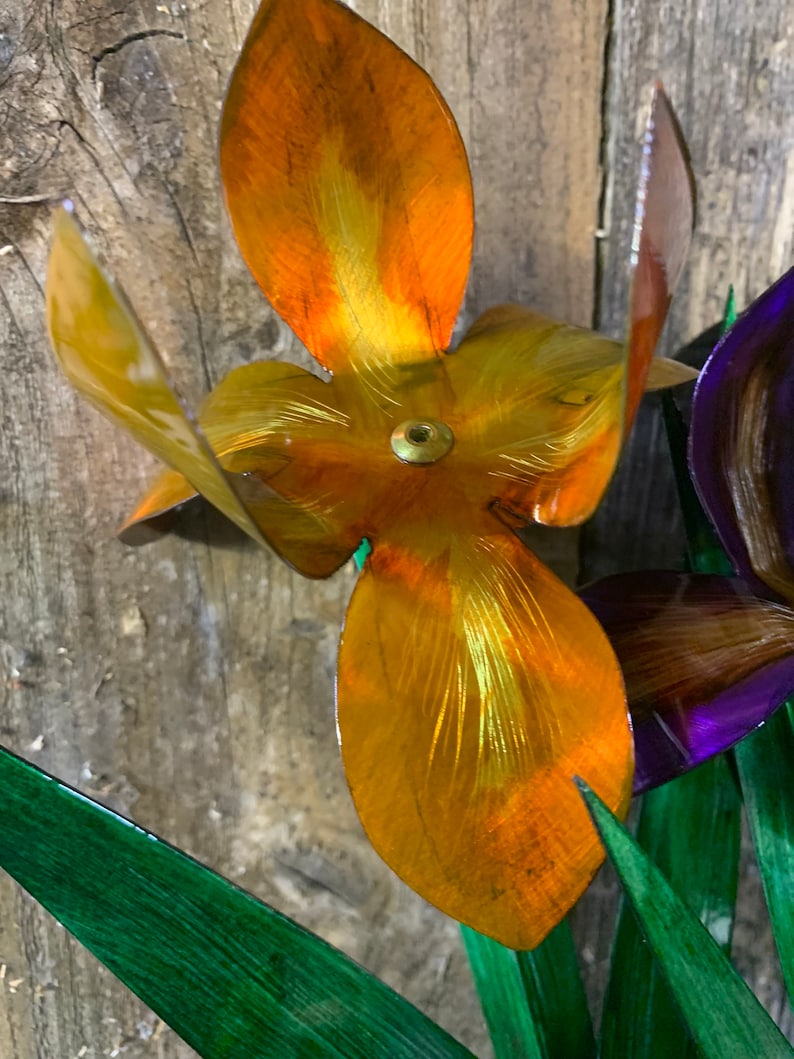 Metal Iris Flower, Iris Flower, Flower box Iris, Stake iris, Yard art, Yard Decor