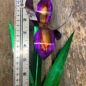 Metal Iris Flower, Iris Flower, Flower box Iris, Stake iris, Yard art, Yard Decor