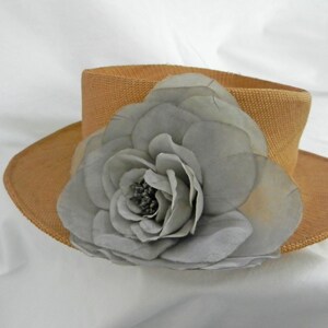Große grau weiche Organza 6 Blume mit Pin zurück perfekt für Braut Geldbörsen und Hüte Bild 3