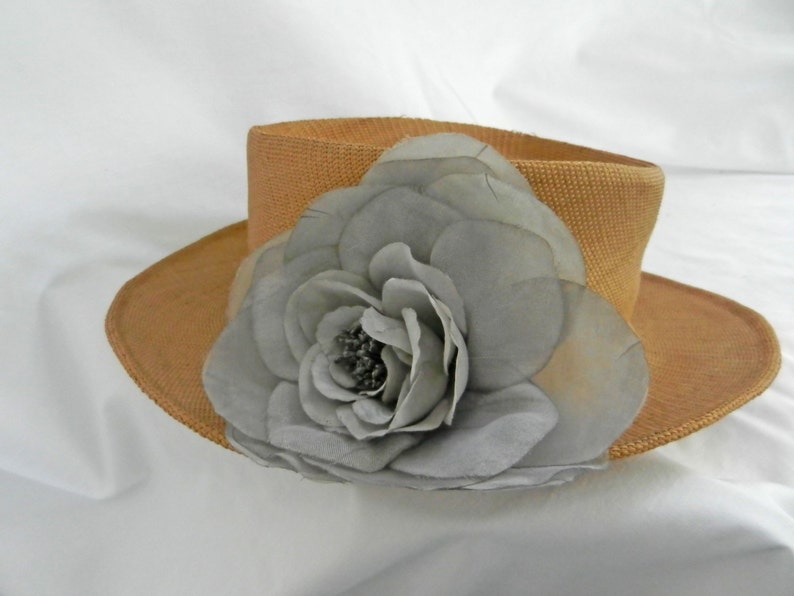 Große grau weiche Organza 6 Blume mit Pin zurück perfekt für Braut Geldbörsen und Hüte Bild 3