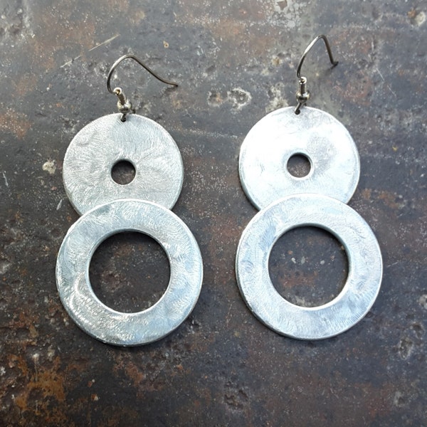 Boucles d'Oreilles pendantes cercles / ronds en métal 7 cm