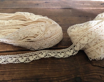 Vintage NATURAL Crochet Heart Lace Trim - .5" wide, sold by the yard.