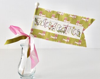 Salutations de Pâques, drapeau d'Aimée Ferré sur tissu avec des lapins vert chartreuse