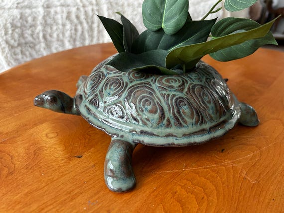 Planter, Turtle shaped plant container, ceramic Succulent bowl, Tortoise pot, Handmade Stoneware pottery, Unique Gift