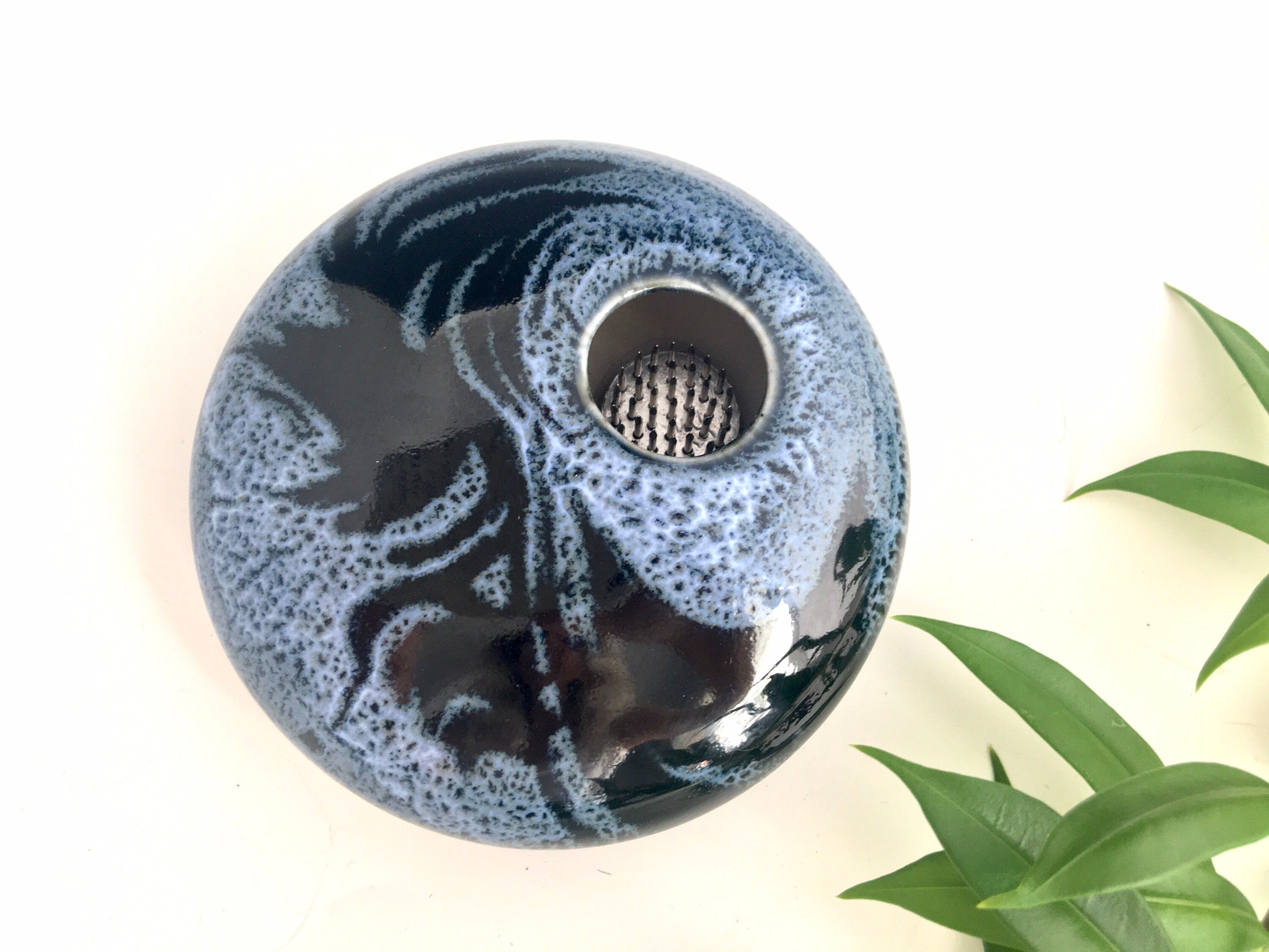 Ikebana Flower vase, pin frog porcelain vase with flower frog