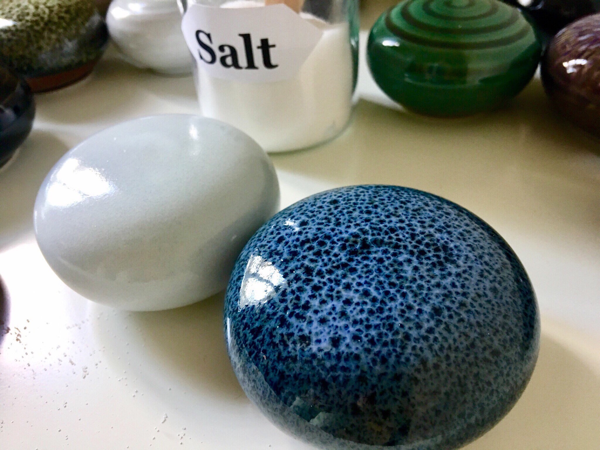 Stopperless Salt and Pepper shaker set / Bottom Dispensing and bottom filling Shakers, No Cork