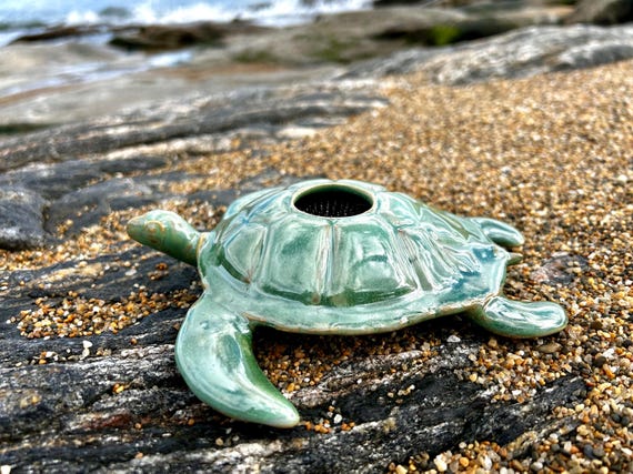 Ikebana, Sea turtle, flower Vase, ceramic, sea turtle, sculpture, Flower Arranging, Pin frog, fresh cut flowers centerpiece, flower display