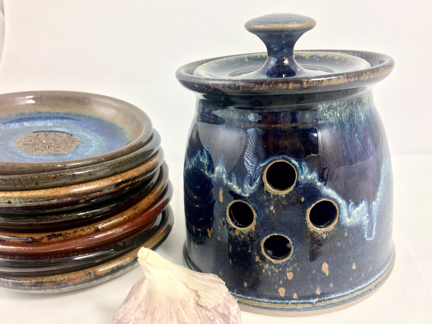 Garlic Cellar Keeper, Keep garlic cool and dry storage jar container