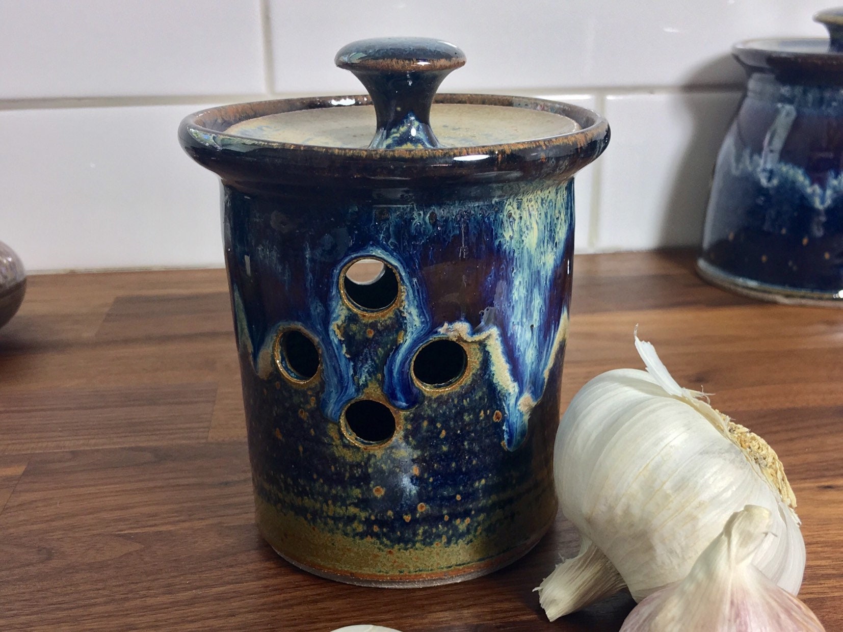 Garlic Cellar Keeper, Keep garlic cool and dry storage jar container