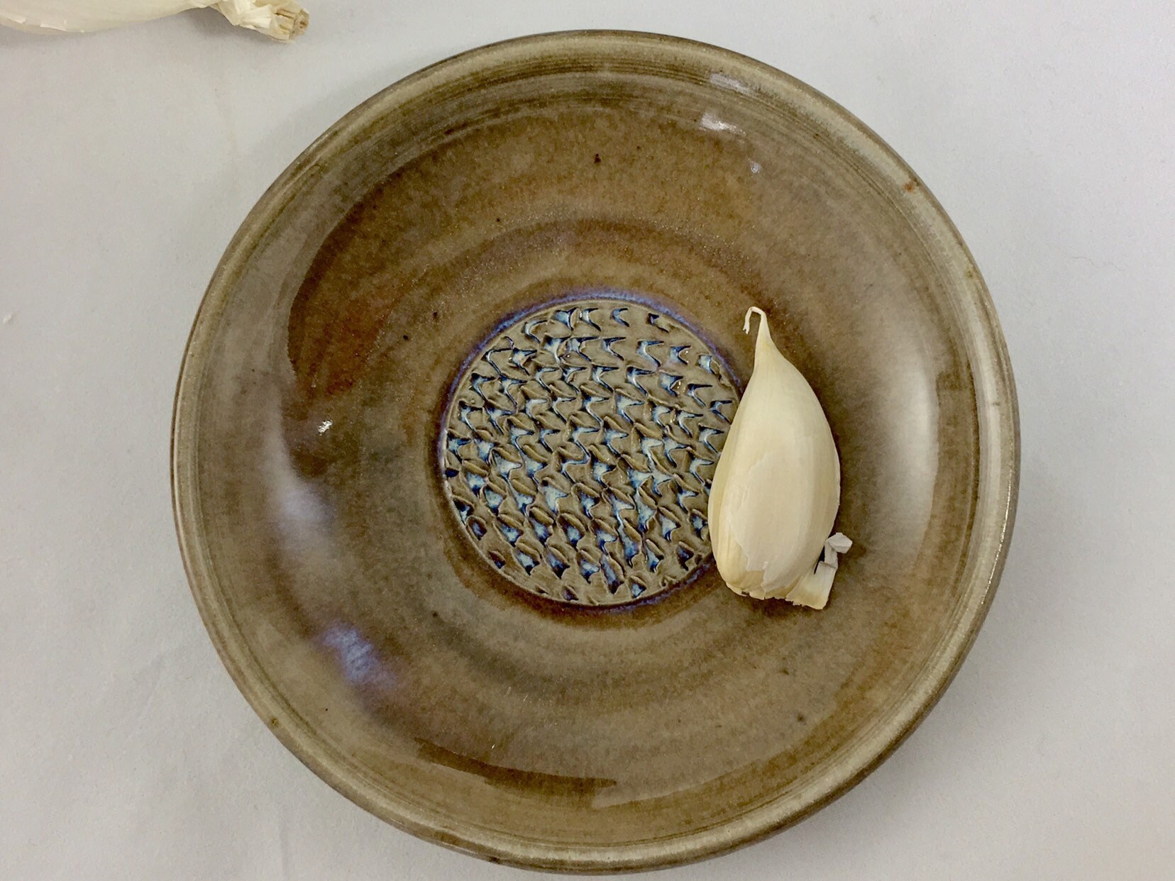 Garlic Grater Plate, Ceramic Garlic or Ginger Mincing Dish, oil and