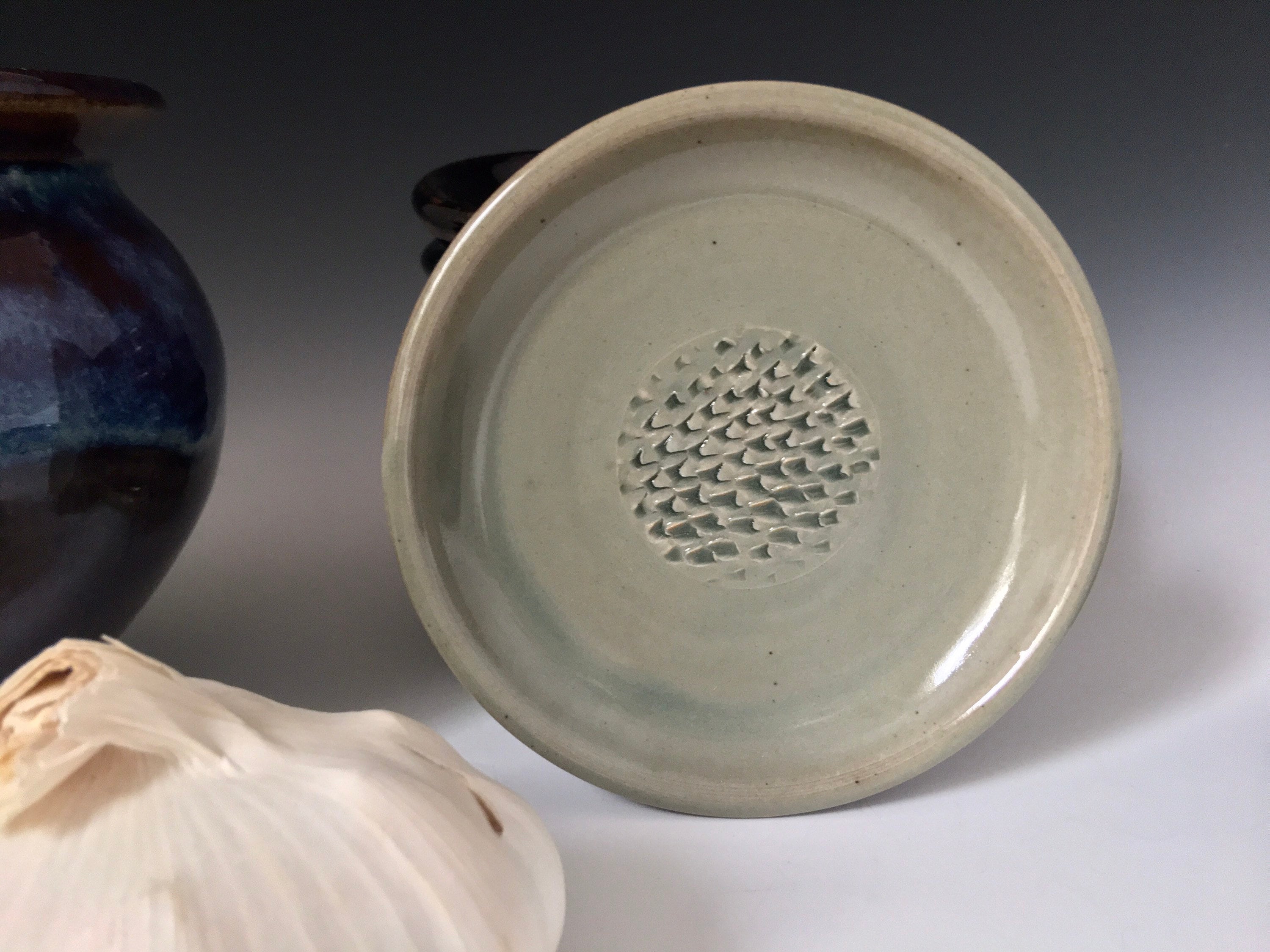 Garlic Grater Plate, Gourmet Ceramic Garlic or Ginger Mincing Dish, oil