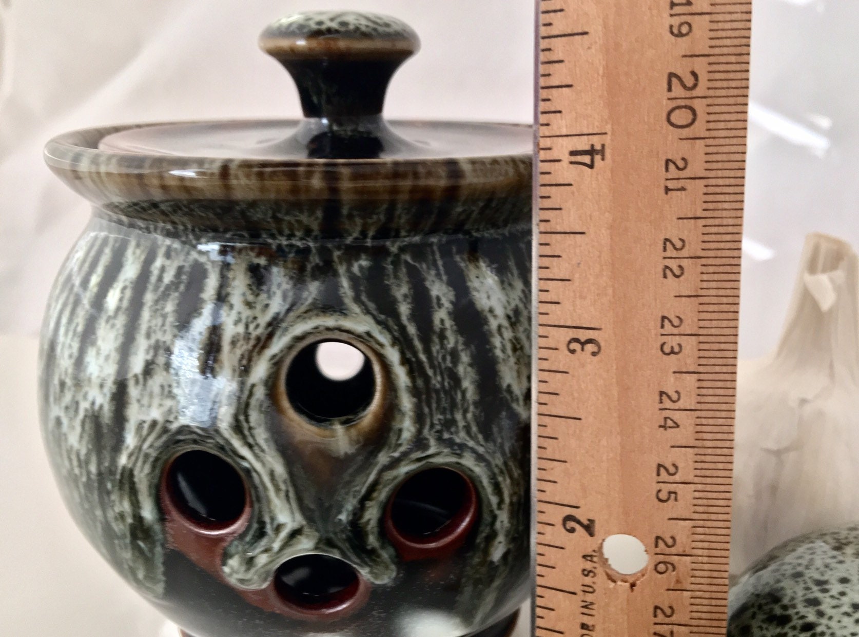 Garlic Cellar Keeper, Keep garlic cool and dry storage jar container