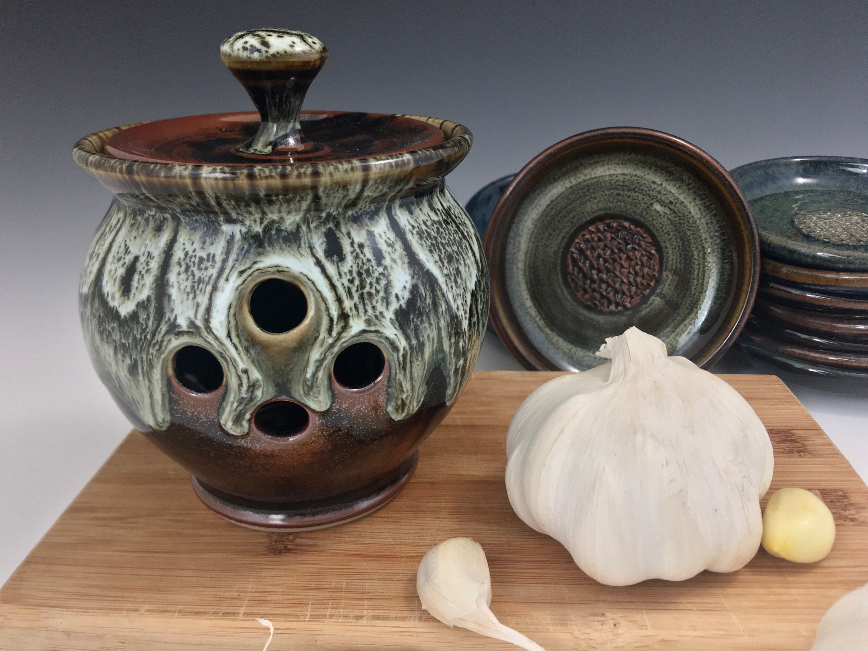 Garlic Cellar Keeper, Keep garlic cool and dry storage jar container