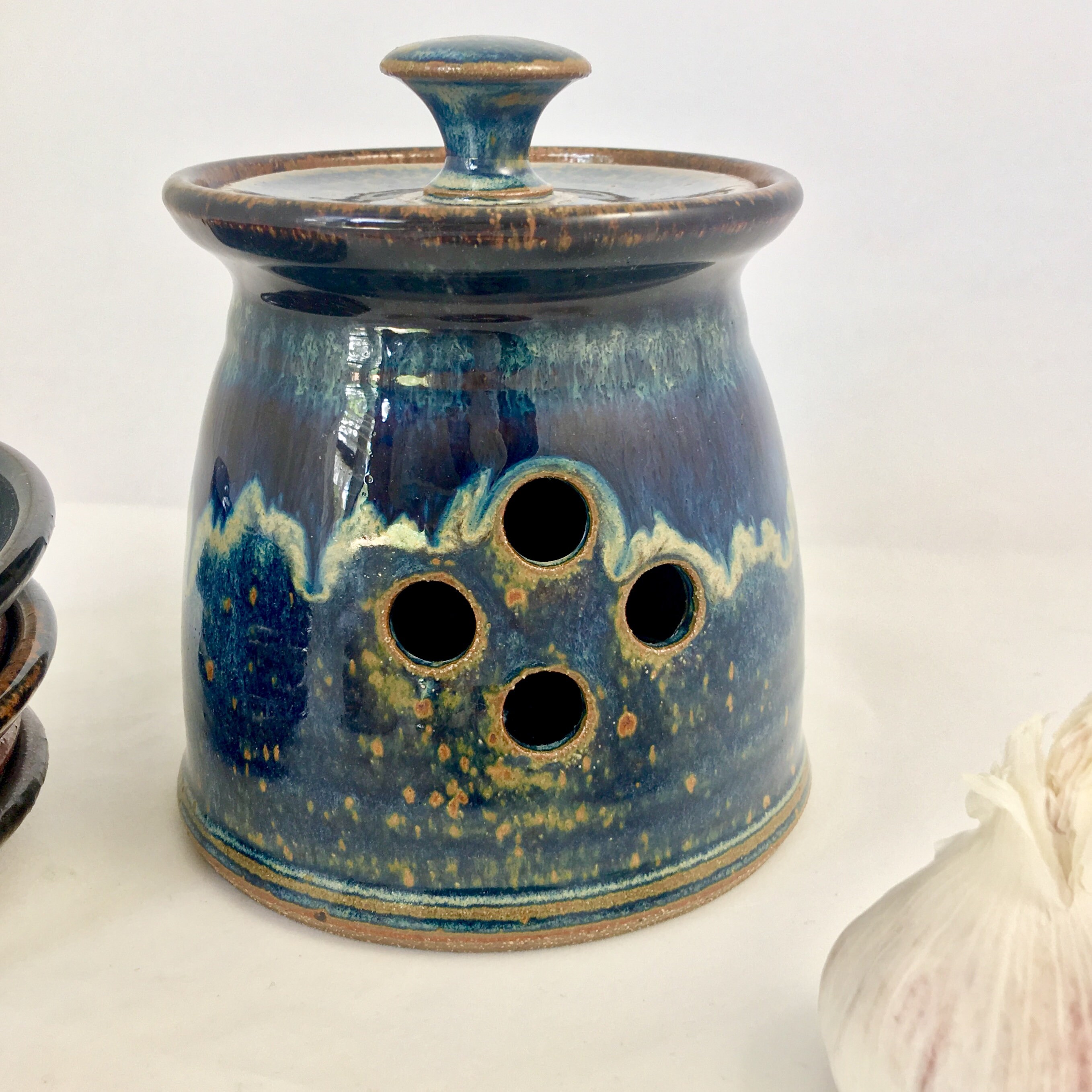Garlic Cellar / Storage Jar/ Keeper