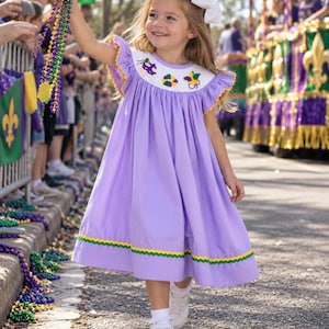 Mardi Gras Smockklänning i lavendel - (se beskrivning för kommentar vid fållen) Mardi Gras-firande, Babyflicka, Arvsgods, Bishop Style 798 *G