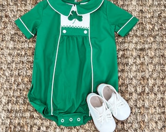 Shamrock Smocked Boy's Bubble en verde con collar- Día de San Patricio, Reliquia, Bebé, Estilo Vintage, Hermano a juego