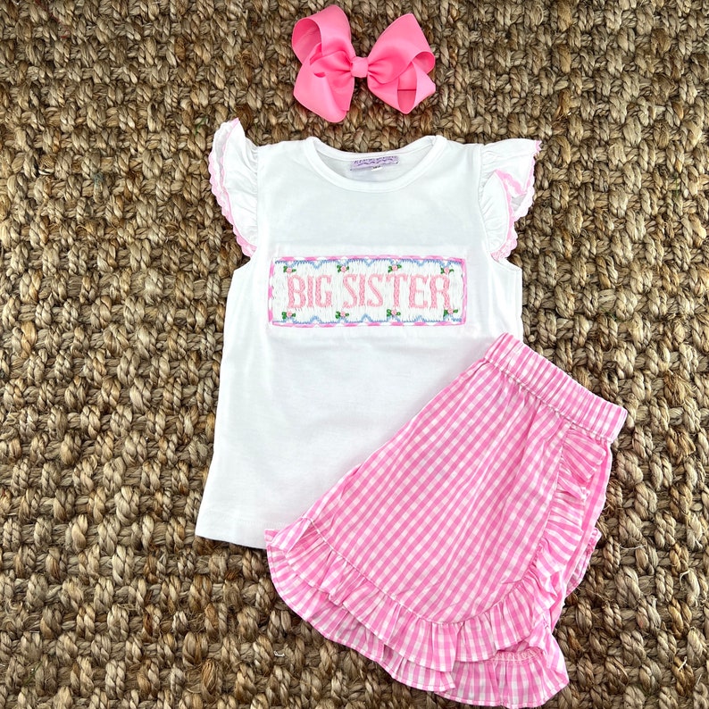 Chemise à smocks grande soeur Shorts vendus séparément Coordonner les tenues de bébé frère et petite soeur, sexe révélateur, bébé fille, cadeau pour bébé image 1