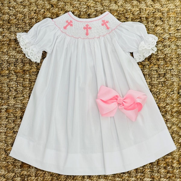 Robe croisée à smocks blanche avec croix roses - Baptême, baptême, bébé fille, robe ancienne, bouquetière, style évêque