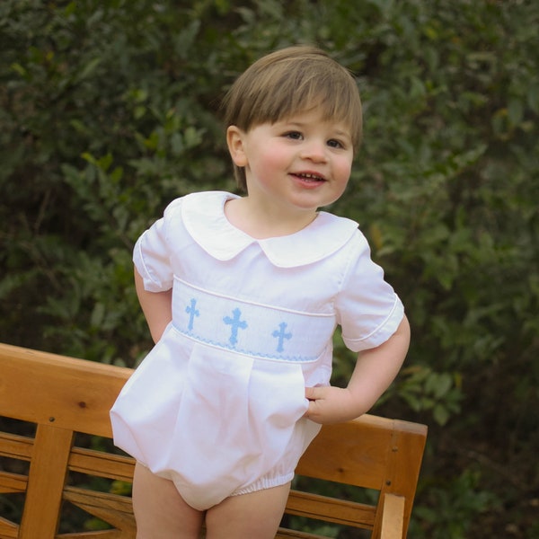 Heirloom Cross Bubble à smocks - Blanc avec croix bleues - Baptême, Pâques, baptême, porteur d'alliances, style vintage, tenue pour bébé garçon