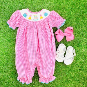 Gesmoktes Birthday Bubble in Rosa Vichykaro mit langer Hose- Handgesmoktes Geburtstags-Party-Outfit, Baby Mädchen, Erbstück, Maschinenwäsche 724 *C