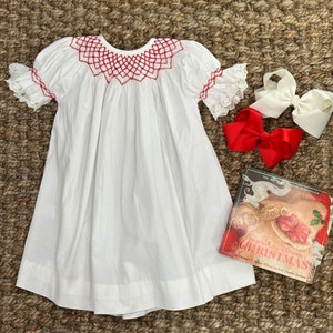 Gesmoktes Weihnachtskleid Winterweiß mit Rot und Spitzenärmeln! Valentine, Santa Kleid, Erbstück Bischof, Baby Mädchen, Vintage Stil 253 *G