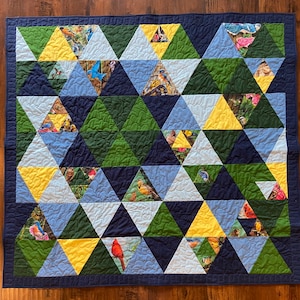 Triangle Bird Lap Quilt, Edredón de Arte Moderno en Sólidos