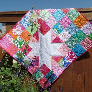 Handmade Baby Girl Star Quilt: Modern Nursery Decor