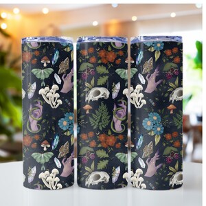 Vaso de madera Goblincore, vaso botánico, calavera, hongos, bosque espeluznante, vaso gótico, estético, vaso alto y delgado, idea de regalo