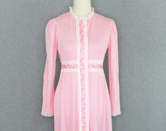 1960's- Slumber Party Sweetie - Robe - Housecoat - by Loungees - Estimated size XS/S