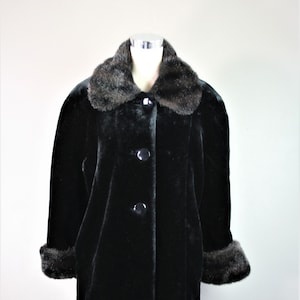 Zwart Pluche - Faux Fur - Jas van Basic Ediitions - Gemarkeerd maat S