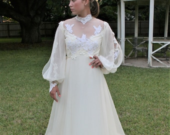 From This Day Forward - 1970's Puff Sleeve - Train - Wedding gown - Estimated size 4/6