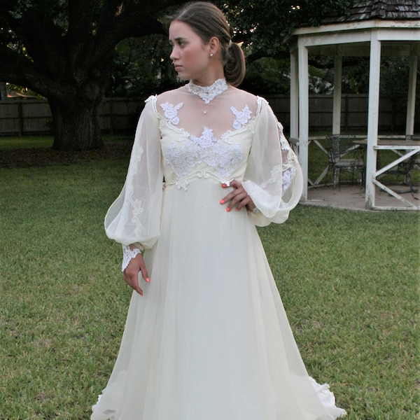 From This Day Forward - 1970's Puff Sleeve - Train - Wedding gown - Estimated size 4/6